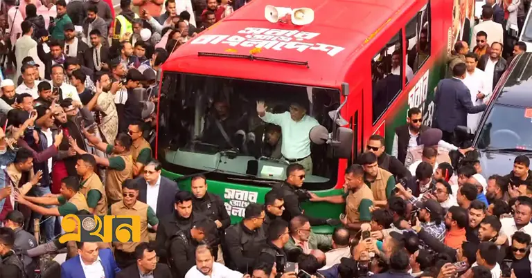 জাতীয় স্মৃতিসৌধের পথে তারেক রহমান